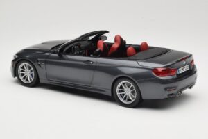 BMW M4 F83 Cabriolet Mineral Grey Paragon 1:18 80432339610 Metaal — afbeelding 7 van 8