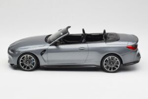 BMW M4 G82 Cabriolet Grey Metallic Minichamps 1:18 155021034 Metaal — afbeelding 3 van 6