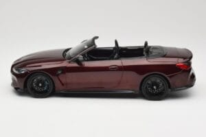 BMW M4 G83 Cabrio Rood Metallic Minichamps 1:18 155021032 Metaal — afbeelding 3 van 6