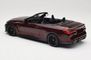 BMW M4 G83 Cabrio Rood Metallic Minichamps 1:18 155021032 Metaal — afbeelding 5 van 6
