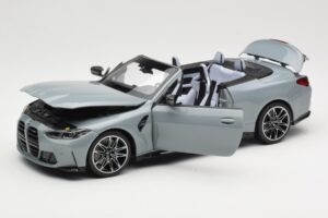 BMW M4 G83 Cabriolet Grey Metallic Minichamps 1:18 110021032 Metaal — afbeelding 2 van 8