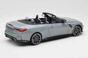BMW M4 G83 Cabriolet Grey Metallic Minichamps 1:18 110021032 Metaal — afbeelding 3 van 8