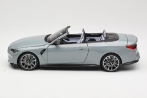 BMW M4 G83 Cabriolet Grey Metallic Minichamps 1:18 110021032 Metaal — afbeelding 4 van 8