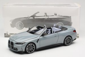 BMW M4 G83 Cabriolet Grey Metallic Minichamps 1:18 110021032 Metaal — afbeelding 8 van 8