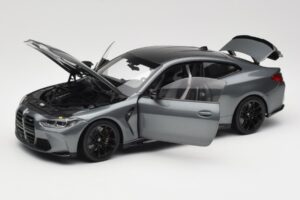 BMW M4 G82 Grijs Metallic Minichamps 1:18 113020124 Metaal — afbeelding 2 van 8