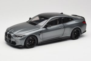 BMW M4 G82 Grijs Metallic Minichamps 1:18 113020124 Metaal