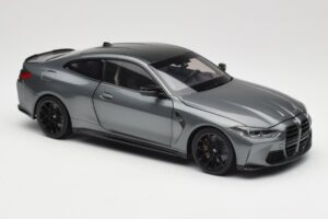 BMW M4 G82 Grijs Metallic Minichamps 1:18 113020124 Metaal — afbeelding 6 van 8