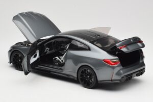 BMW M4 G82 Grijs Metallic Minichamps 1:18 113020124 Metaal — afbeelding 7 van 8