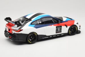 BMW M4 G82 GT4 #1 Presentation 2022 Otto 1:18 OT1228 Hars — afbeelding 2 van 6