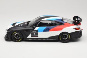 BMW M4 G82 GT4 #1 Presentation 2022 Otto 1:18 OT1228 Hars — afbeelding 3 van 6