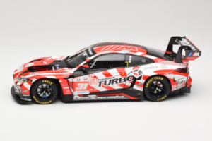 BMW M4 GT3 LMGT3 #31 D. Leung / S. Gelael / A. Farfus Team WRT 2nd Place 24 Hours of Le Mans 2024 Minichamps 1:18 113242431 M — afbeelding 4 van 8