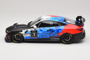 BMW M4 GT4 #1 Presentation 2024 Otto 1:18 OT1125 Hars — afbeelding 3 van 6