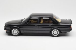 BMW M5 E28 Diamond Zwart Otto 1:18 OT184 Hars — afbeelding 3 van 6