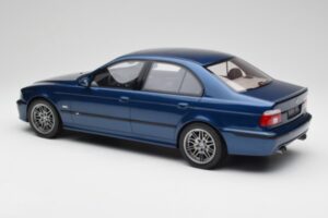 BMW M5 E39 Avus Blauw Otto 1:12 G073 Hars — afbeelding 5 van 6