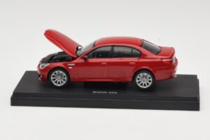 BMW M5 E60 Rood Kyosho 1:43 03503R Metaal