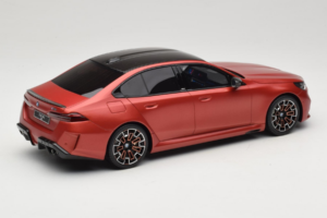 BMW M5 G90 Beach Orange GT Spirit 1:18 GT966 Hars — afbeelding 2 van 6