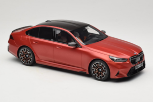BMW M5 G90 Beach Orange GT Spirit 1:18 GT966 Hars — afbeelding 4 van 6