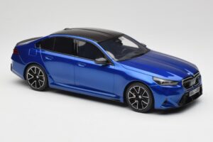BMW M5 G90 Marina Bay Blue Metallic GT Spirit 1:18 GT507 Hars — afbeelding 4 van 6