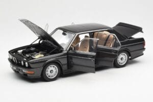 BMW M535i E28 Diamond Zwart AUTOart 1:18 75162 Metaal — afbeelding 2 van 8