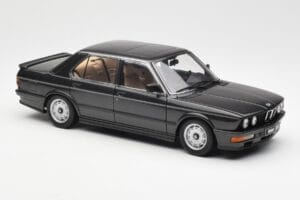 BMW M535i E28 Diamond Zwart AUTOart 1:18 75162 Metaal — afbeelding 6 van 8