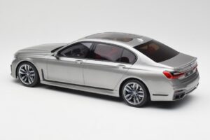 BMW M760i G12 V12 Final Edition Grijs GT Spirit 1:18 GT478 Hars — afbeelding 5 van 6
