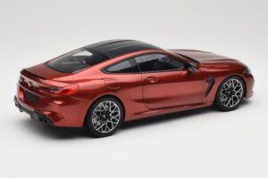 BMW M8 F91 Convertible Storm Bay Metallic Minichamps 1:18 110029020 Metaal — afbeelding 3 van 8