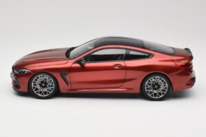BMW M8 F91 Convertible Storm Bay Metallic Minichamps 1:18 110029020 Metaal — afbeelding 4 van 8