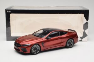 BMW M8 F91 Convertible Storm Bay Metallic Minichamps 1:18 110029020 Metaal — afbeelding 8 van 8