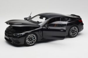 BMW M8 F92 Saffier Zwart Minichamps 1:18 110029021 Metaal — afbeelding 2 van 8