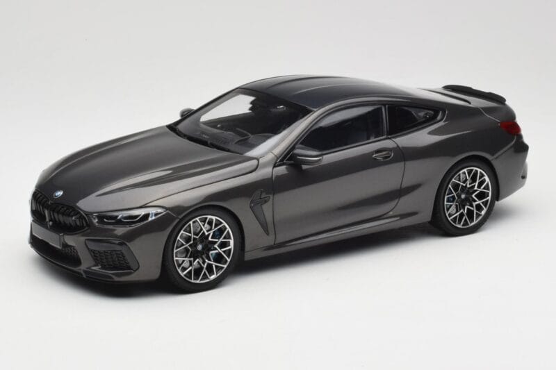 BMW M8 F92 Grey Metallic Minichamps 1:18 110029022 Metaal