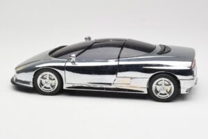 BMW Nazca M12 Chrome Silver Revell 1:18 08916 Metaal — afbeelding 4 van 8