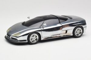 BMW Nazca M12 Chrome Silver Revell 1:18 08916 Metaal