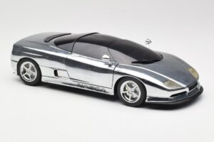 BMW Nazca M12 Chrome Silver Revell 1:18 08916 Metaal — afbeelding 6 van 8