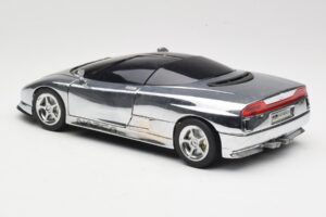 BMW Nazca M12 Chrome Silver Revell 1:18 08916 Metaal — afbeelding 7 van 8