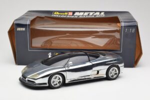BMW Nazca M12 Chrome Silver Revell 1:18 08916 Metaal — afbeelding 8 van 8