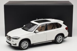 BMW X5 E70 Alpine White Paragon 1:18 PA-97073 Metaal — afbeelding 8 van 8