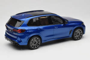 BMW X5 M F95 Competition Marina Bay Blue Metallic GT Spirit 1:18 GT967 Hars — afbeelding 2 van 6