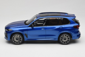 BMW X5 M F95 Competition Marina Bay Blue Metallic GT Spirit 1:18 GT967 Hars — afbeelding 3 van 6