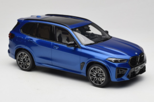 BMW X5 M F95 Competition Marina Bay Blue Metallic GT Spirit 1:18 GT967 Hars — afbeelding 4 van 6