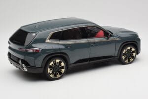 BMW XM G09 Isle of Man Green Minichamps 1:18 110023300 Metaal — afbeelding 3 van 8