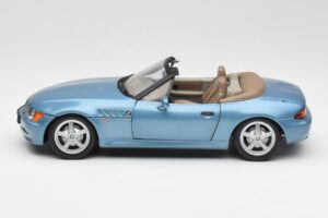 BMW Z3 E36/7 James Bond Goldeneye Blauw Metallic UT Models 1:18 180024336 Metaal — afbeelding 4 van 8