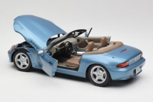 BMW Z3 E36/7 James Bond Goldeneye Blauw Metallic UT Models 1:18 180024336 Metaal — afbeelding 5 van 8