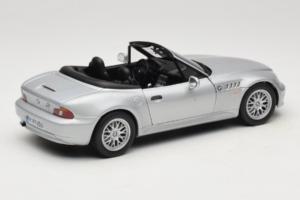 BMW Z3 Roadster 1.8 Zilver Dealer Editie UT Models 1:18 80439411712 Metaal — afbeelding 3 van 8