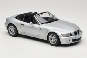 BMW Z3 Roadster 1.8 Zilver Dealer Editie UT Models 1:18 80439411712 Metaal — afbeelding 6 van 8