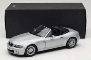 BMW Z3 Roadster 1.8 Zilver Dealer Editie UT Models 1:18 80439411712 Metaal — afbeelding 8 van 8