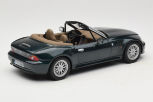 BMW Z3 Roadster 2.8 Donkergroen Dealer Editie UT Models 1:18 80439411713 Metaal — afbeelding 3 van 8