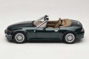 BMW Z3 Roadster 2.8 Donkergroen Dealer Editie UT Models 1:18 80439411713 Metaal — afbeelding 4 van 8