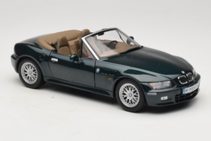 BMW Z3 Roadster 2.8 Donkergroen Dealer Editie UT Models 1:18 80439411713 Metaal — afbeelding 6 van 8