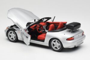 BMW Z3 Roadster Met Bagagedrager Zilver UT Models 1:18 20407 Metaal — afbeelding 5 van 8