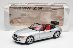 BMW Z3 Roadster Met Bagagedrager Zilver UT Models 1:18 20407 Metaal — afbeelding 8 van 8